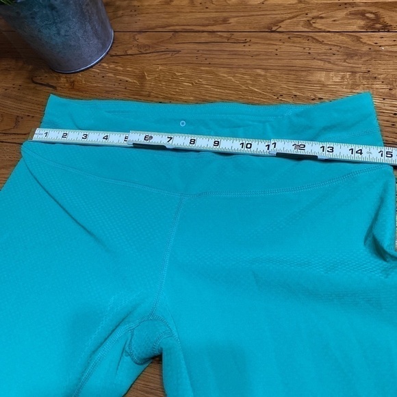 𝅺athleta M Workout Crop Leggings Green. - Picture 2 of 10